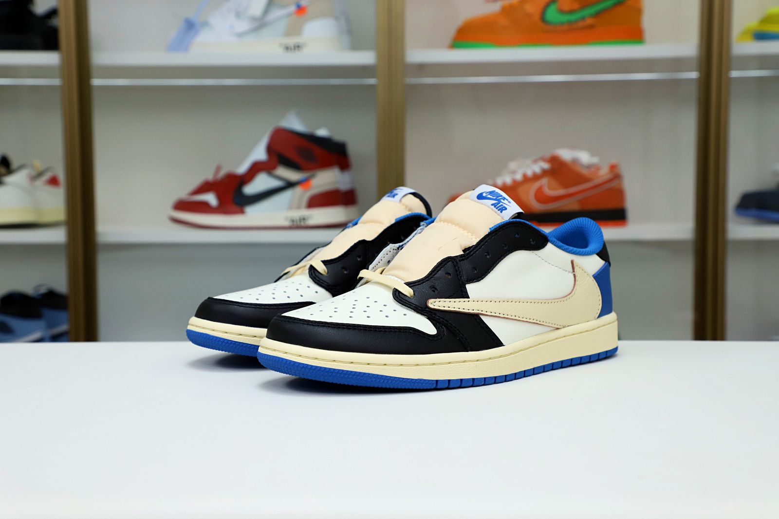 FRAGMENT DESIGN X TRAVIS SCOTT X AIR JORDAN 1 LOW - finekick.vip
