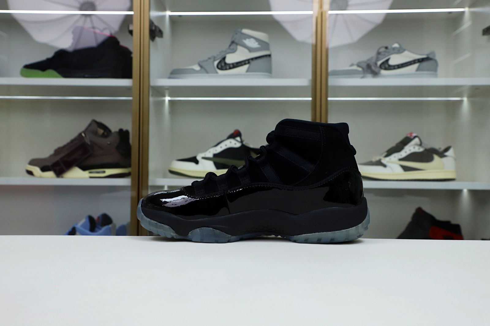AIR JORDAN 11 RETRO 'CAP AND GOWN' - finekick.vip