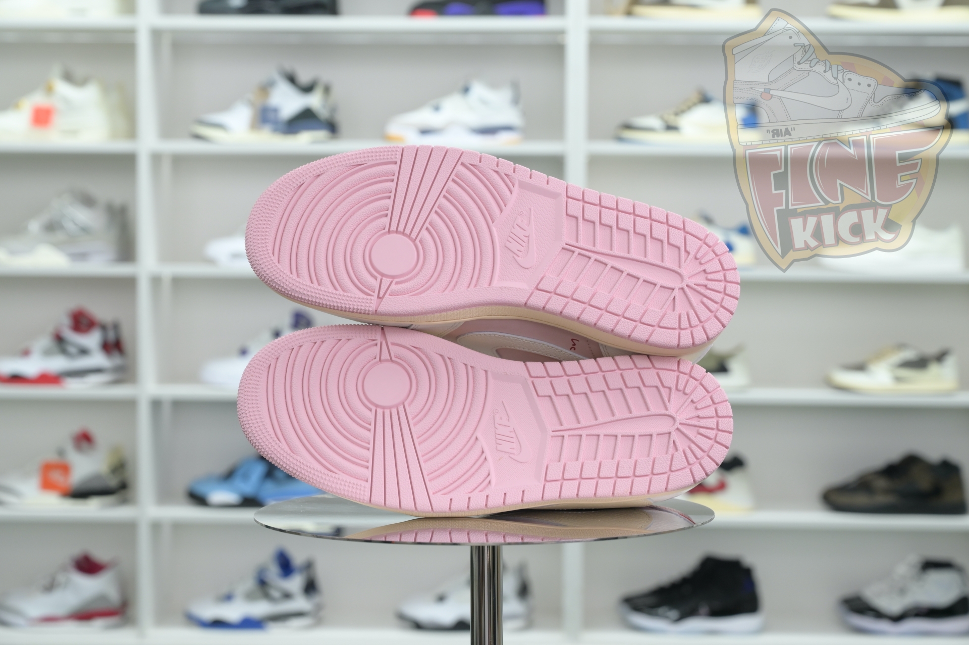 Travis Scott x Air Jordan 1Low - finekick.vip