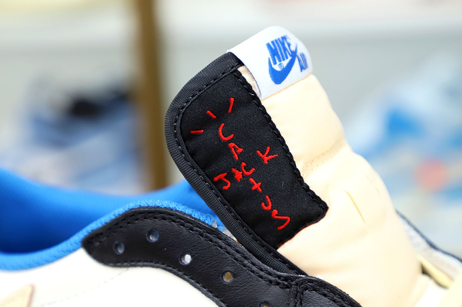 FRAGMENT DESIGN X TRAVIS SCOTT X AIR JORDAN 1 LOW - finekick.vip