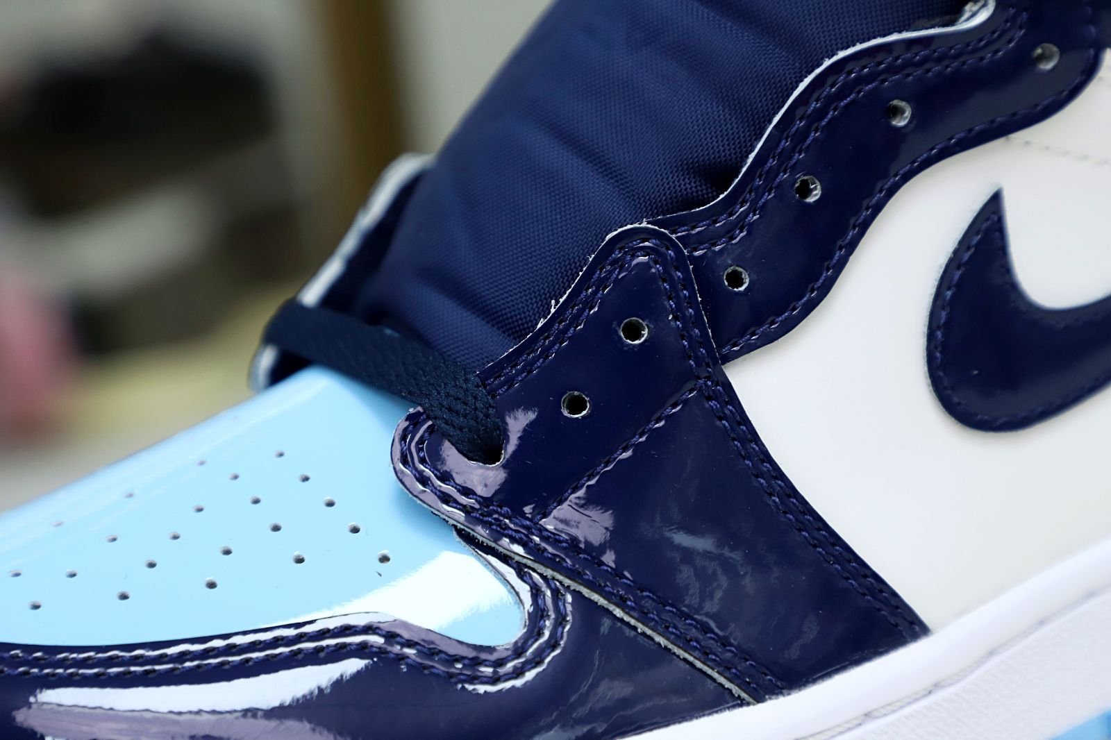 WMNS AIR JORDAN 1 RETRO HIGH OG 'BLUE CHILL' - finekick.vip