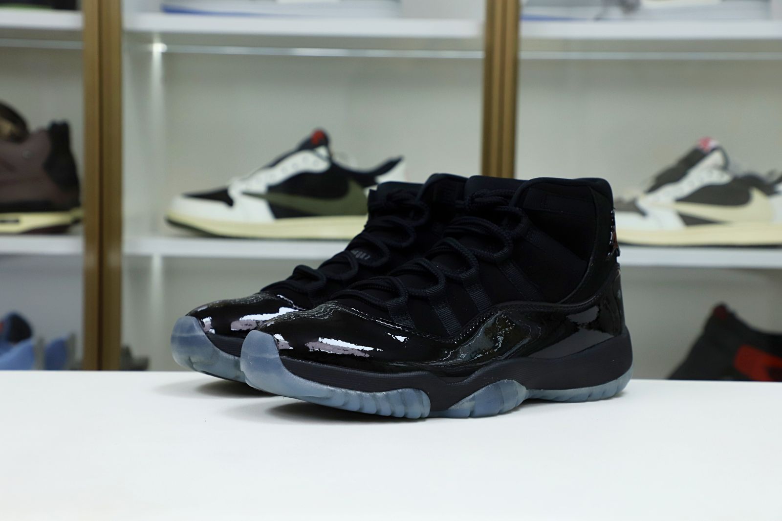 AIR JORDAN 11 RETRO 'CAP AND GOWN' - finekick.vip