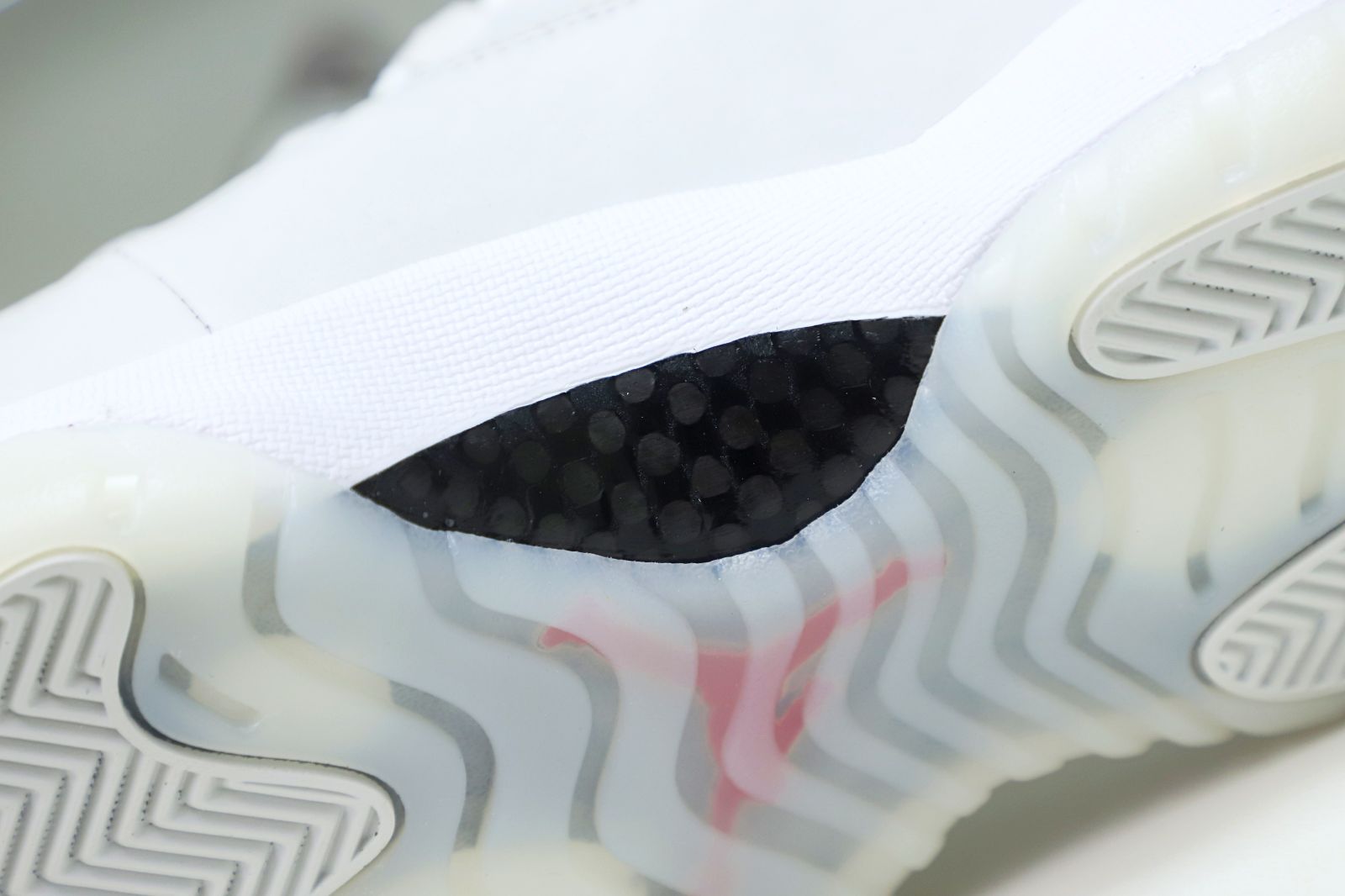 AIR JORDAN 11 XI RETRO PLATINUM TINT - finekick.vip