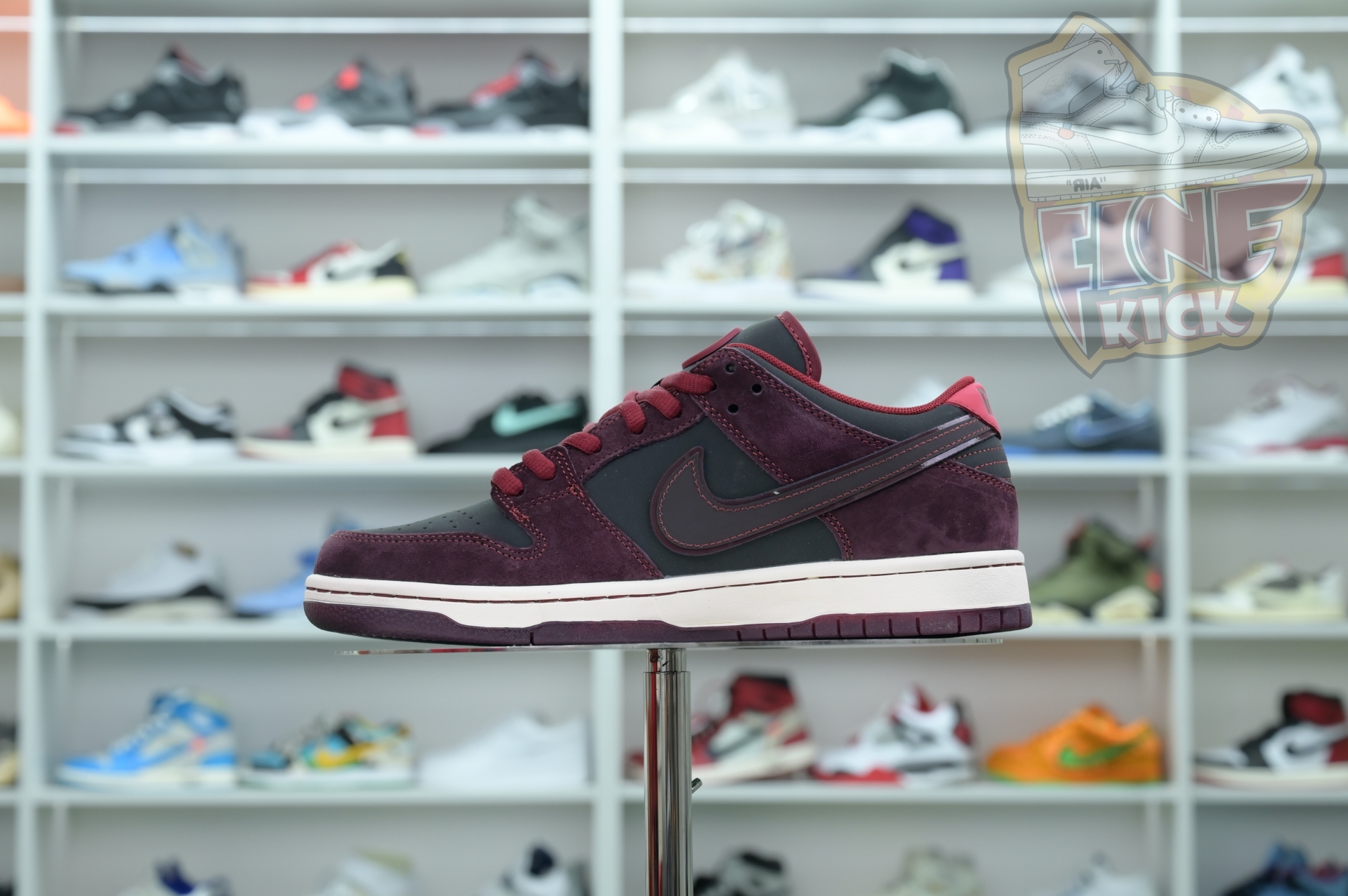 RIOT Skateshop x Nike SB Dunk Low - finekick.vip