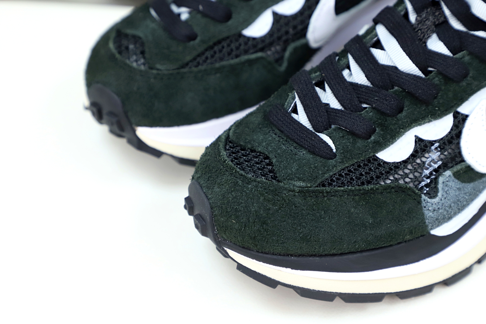 SACAI X VAPORWAFFLE 'BLACK WHITE' - finekick.vip