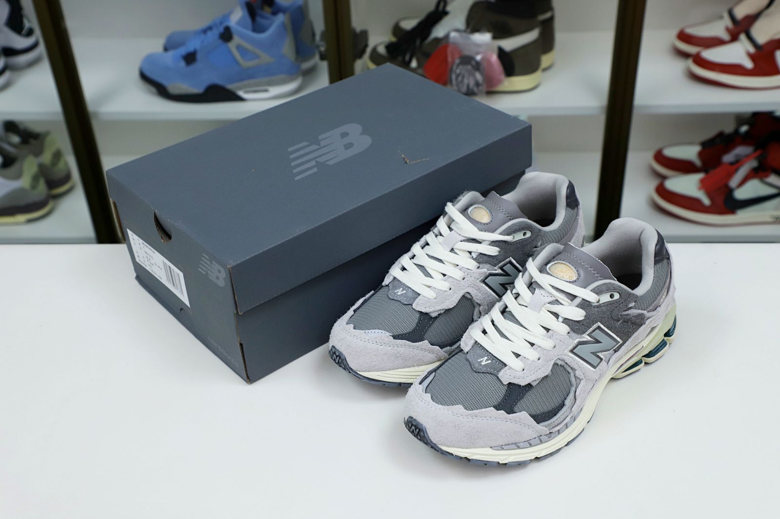 New Balance NB 2002R