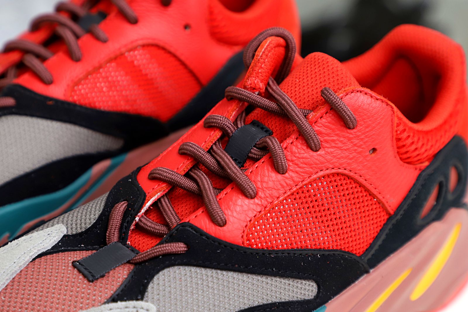 YEEZY BOOST 700 HI-RES RED HQ6979 - finekick.vip