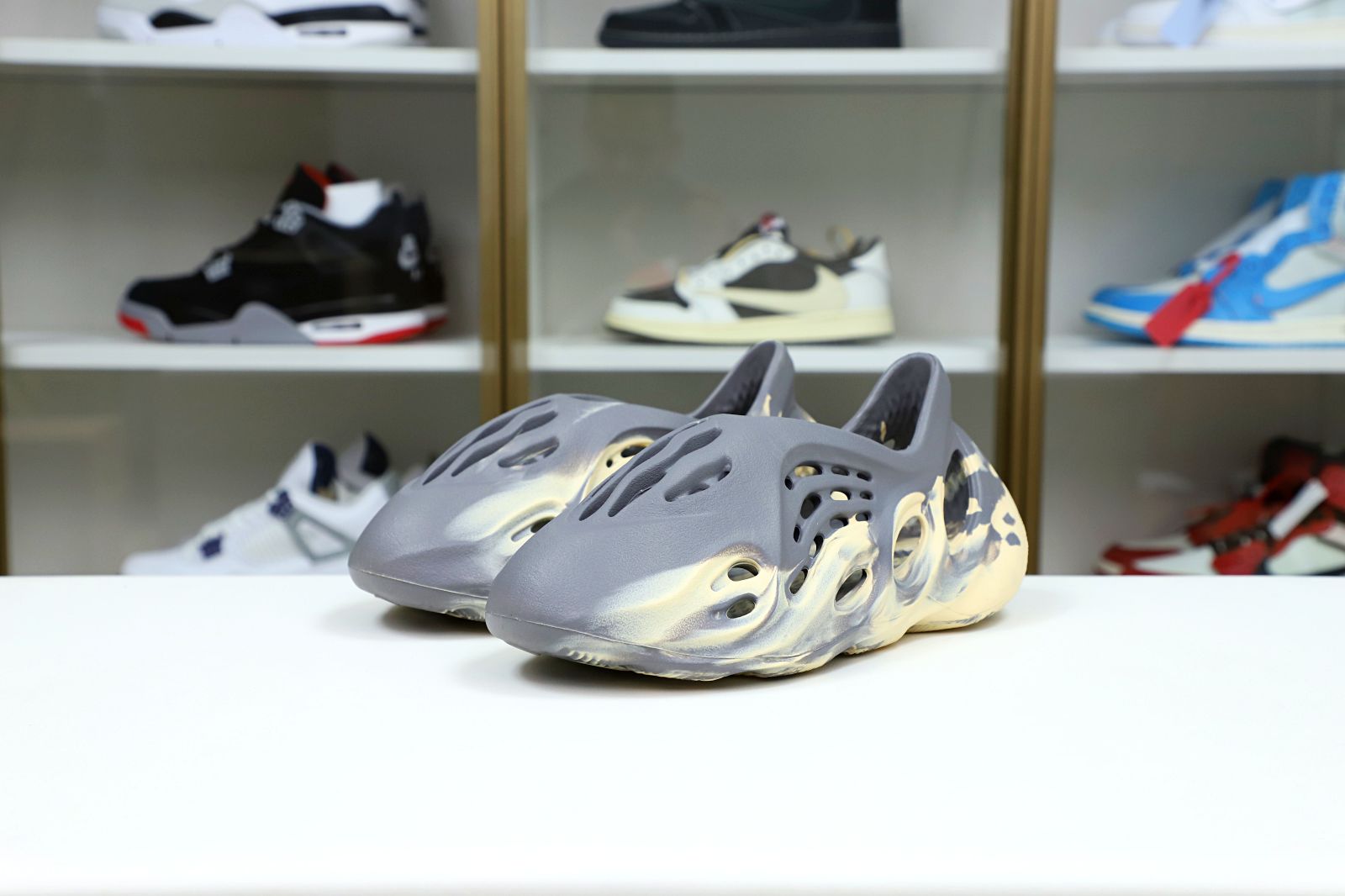 YEEZY FOAM RUNNER 'MXT MOON GREY' - finekick.vip