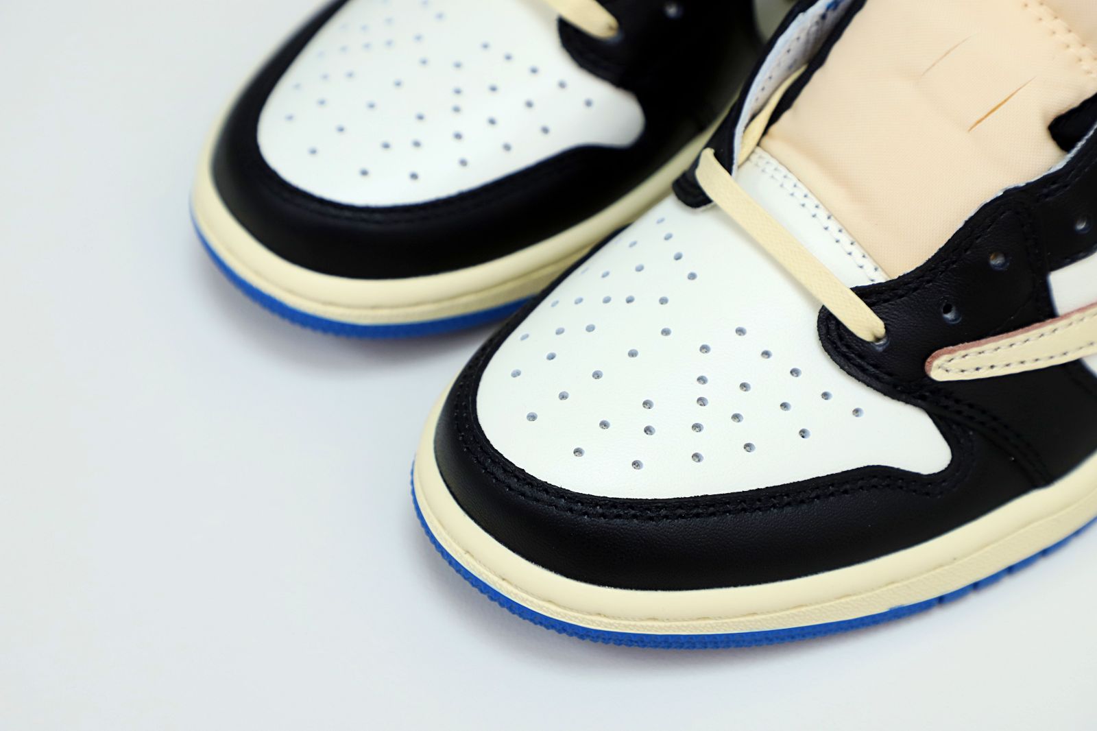 FRAGMENT DESIGN X TRAVIS SCOTT X AIR JORDAN 1 LOW - finekick.vip