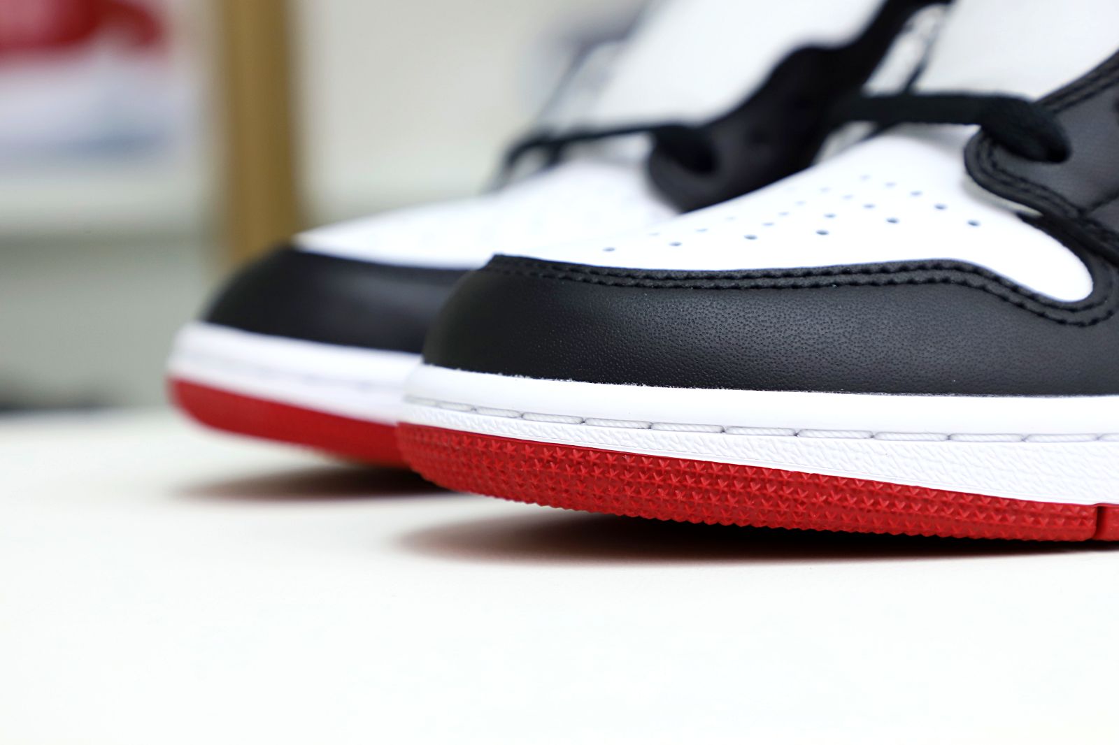 Air Jordan 1 Retro Black Toe (2016) - finekick.vip