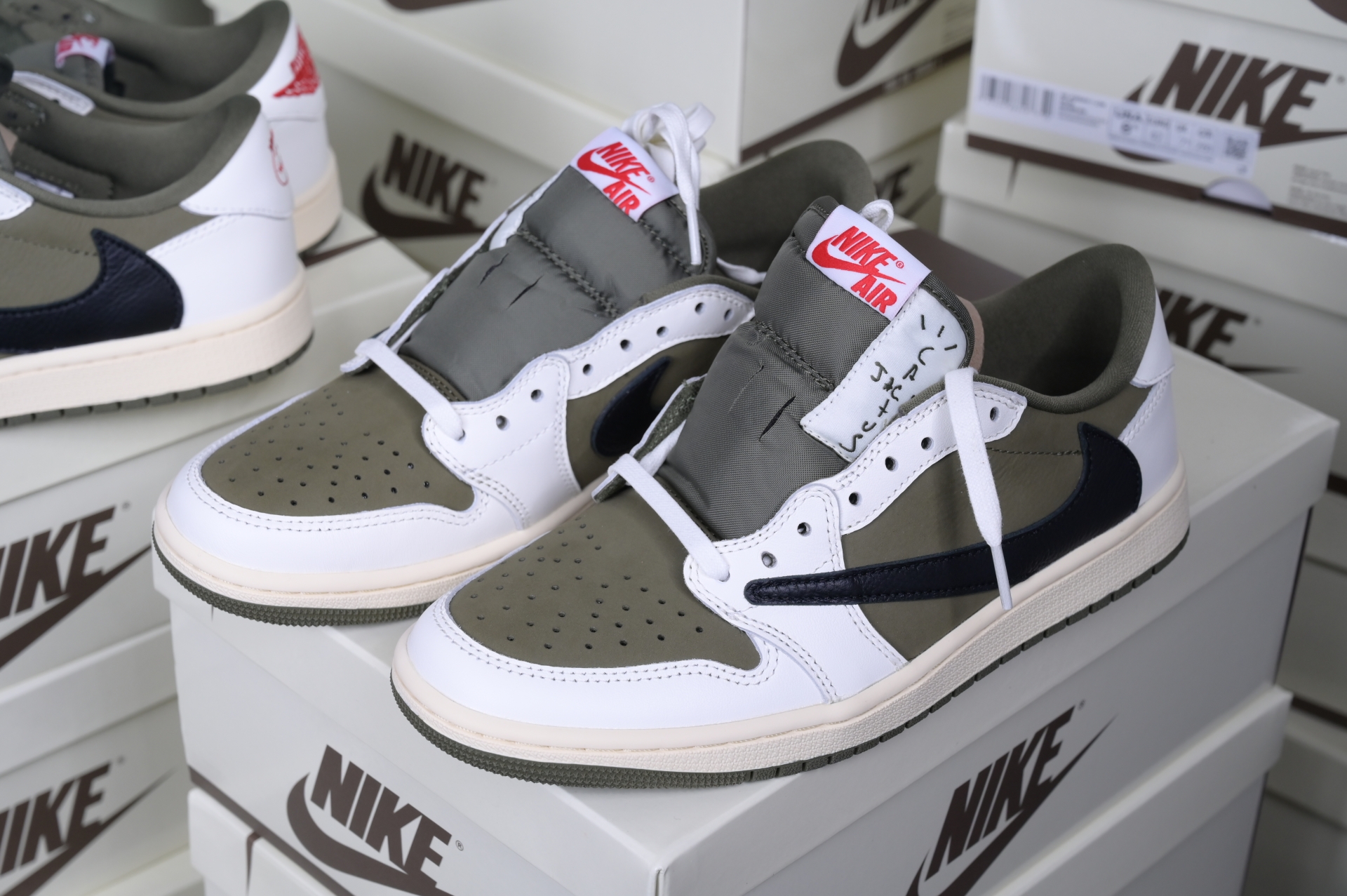 Travis Scott x Air Jordan 1 Low OG “Medium Olive” - finekick.vip