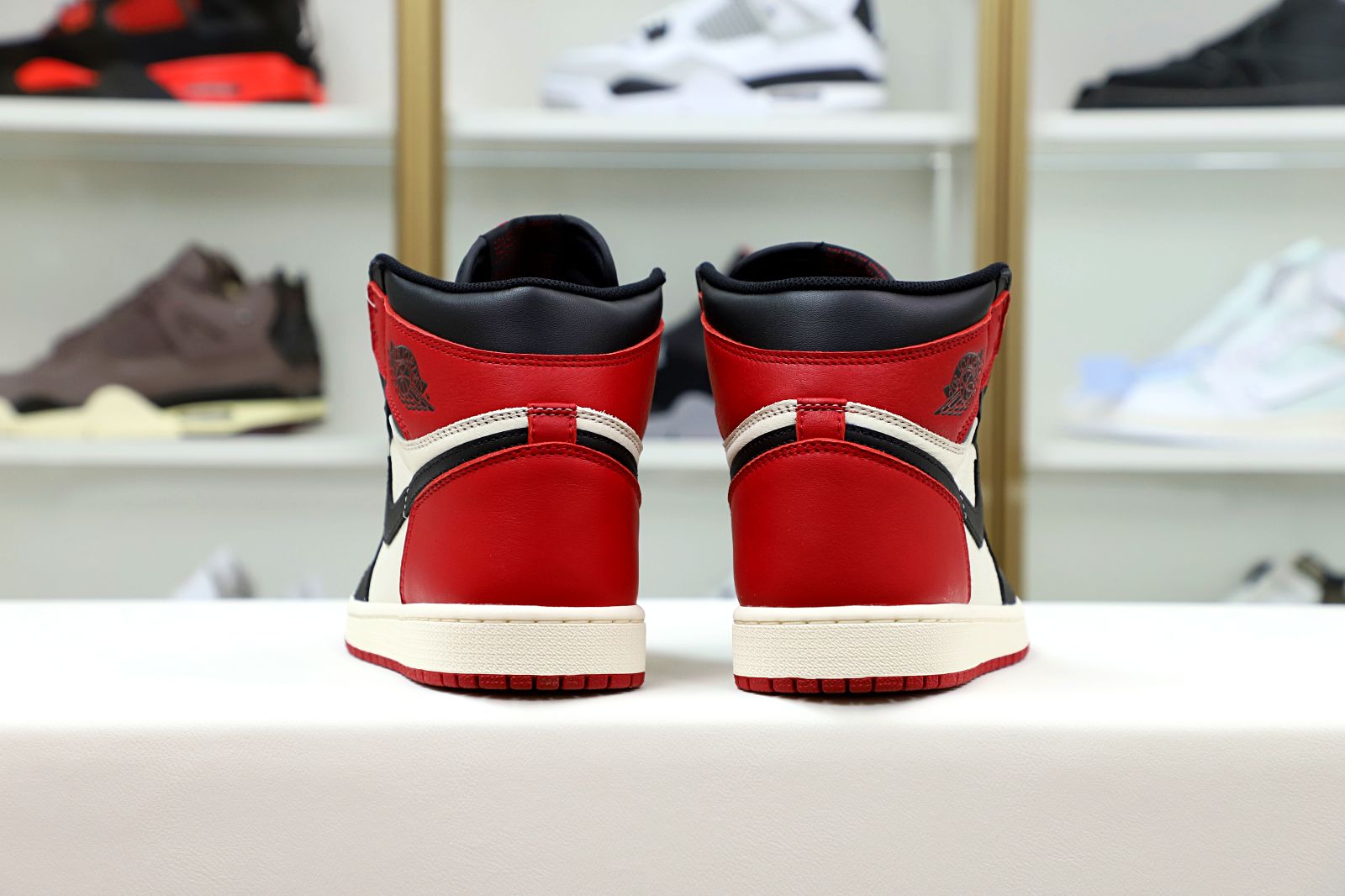 AIR JORDAN 1 RETRO HIGH OG 'BRED TOE' - finekick.vip