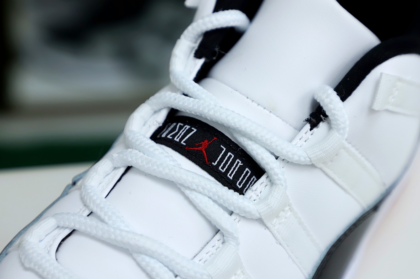 AIR JORDAN 11 LOW WHITE BRED - finekick.vip
