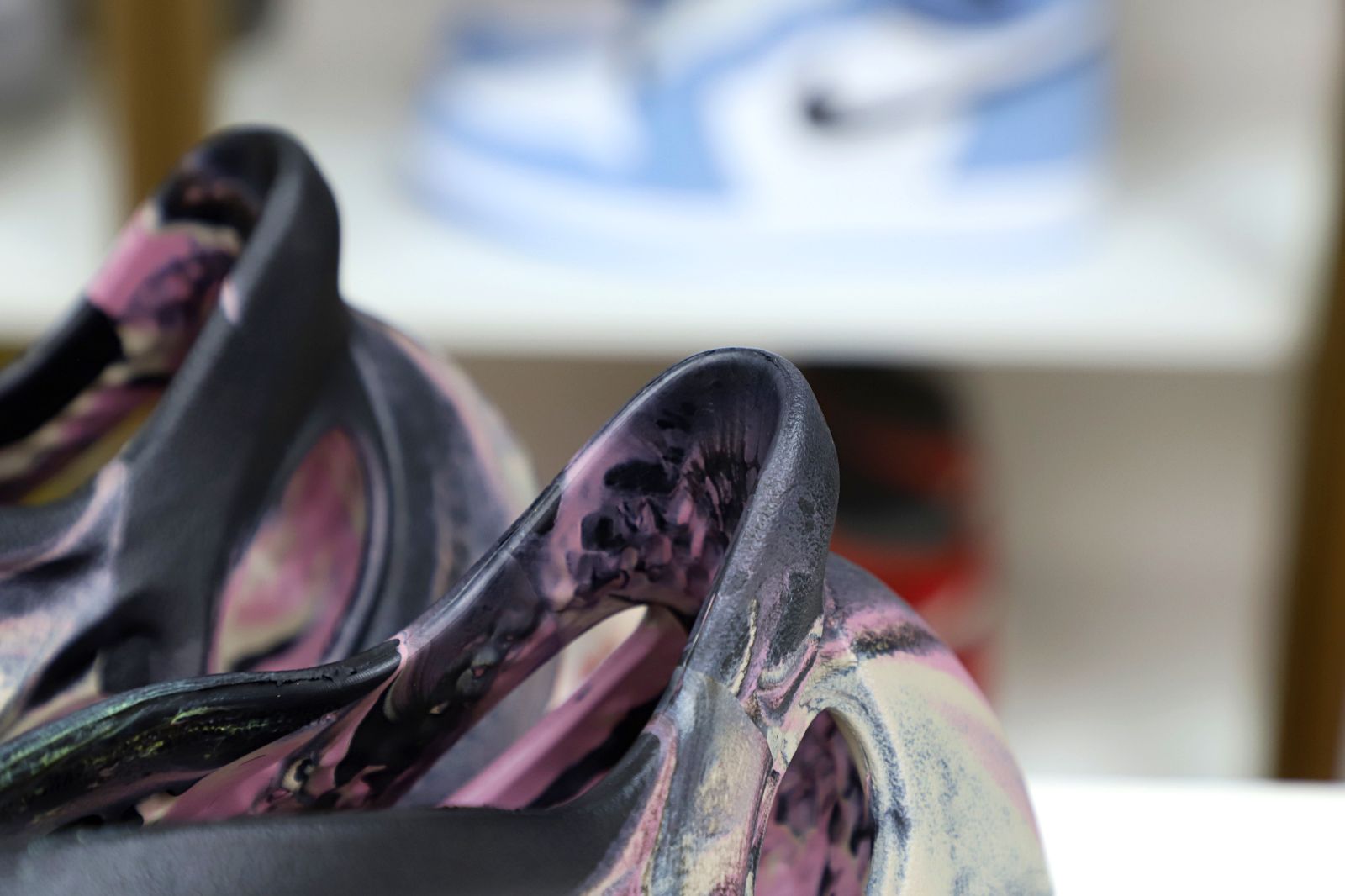 YEEZY FOAM RUNNER “MX CARBON” 2022 (IG9562) - finekick.vip