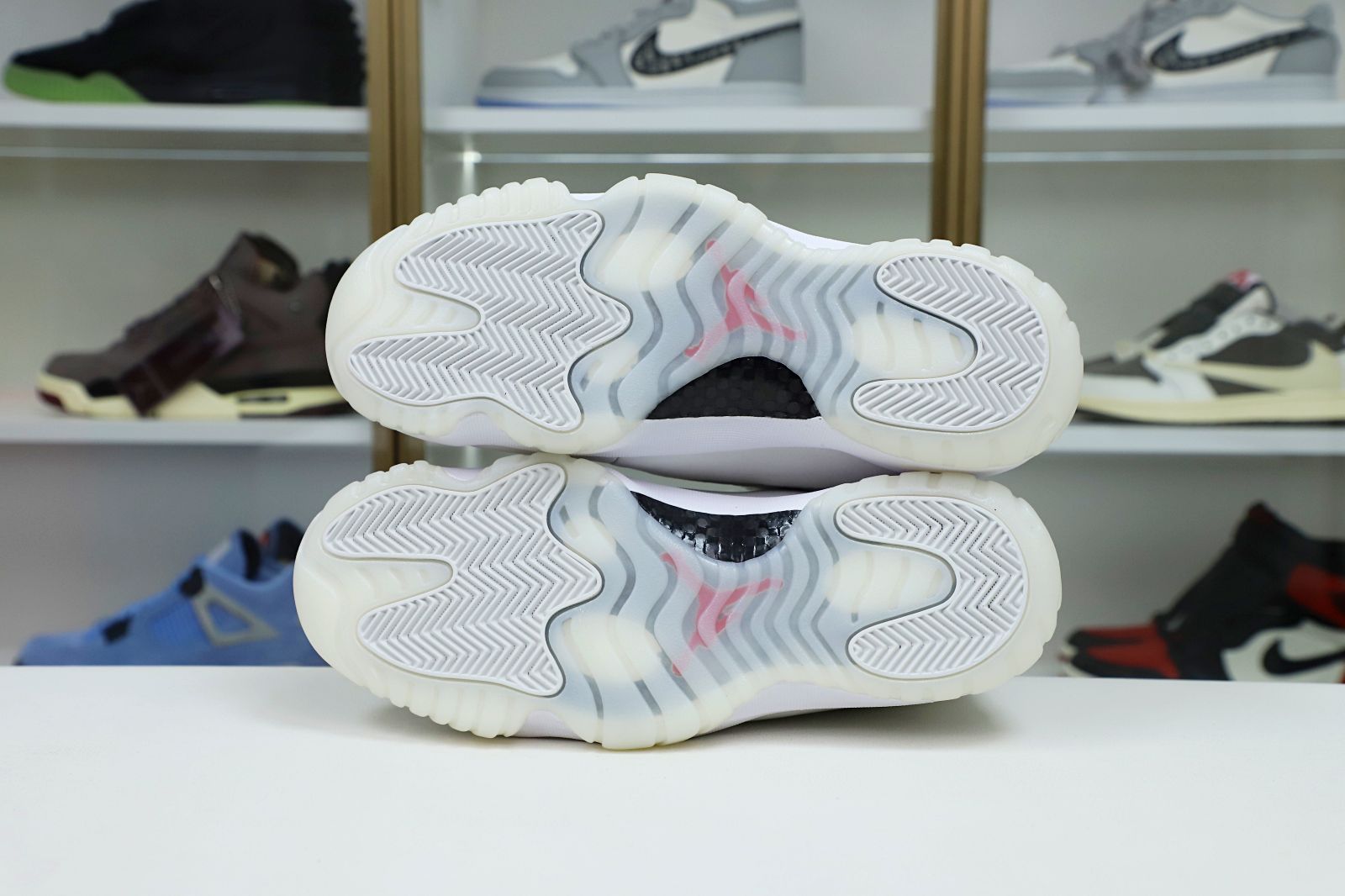 AIR JORDAN 11 XI RETRO PLATINUM TINT - finekick.vip