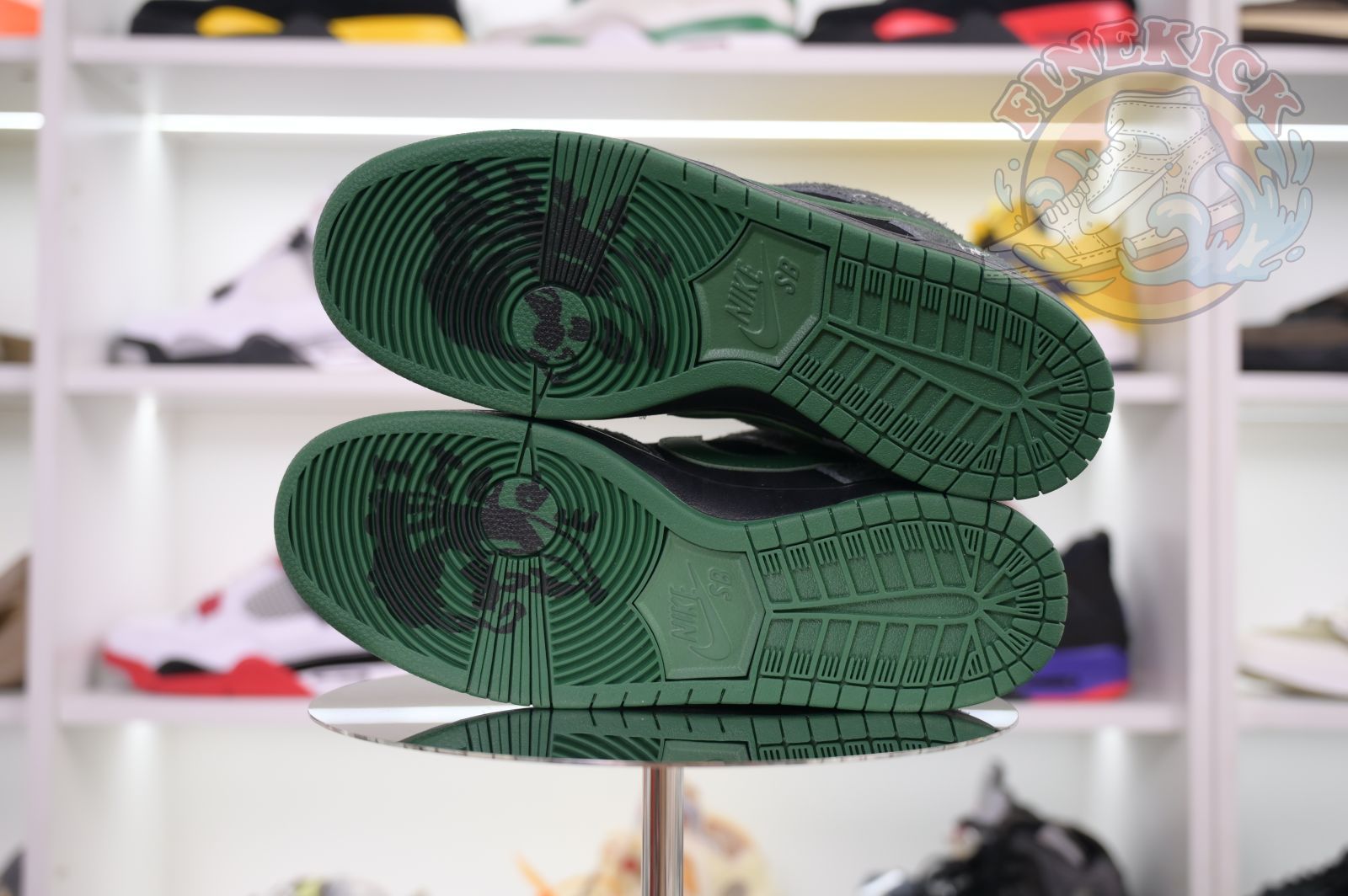There Skateboards x Nike Dunk SB - finekick.vip