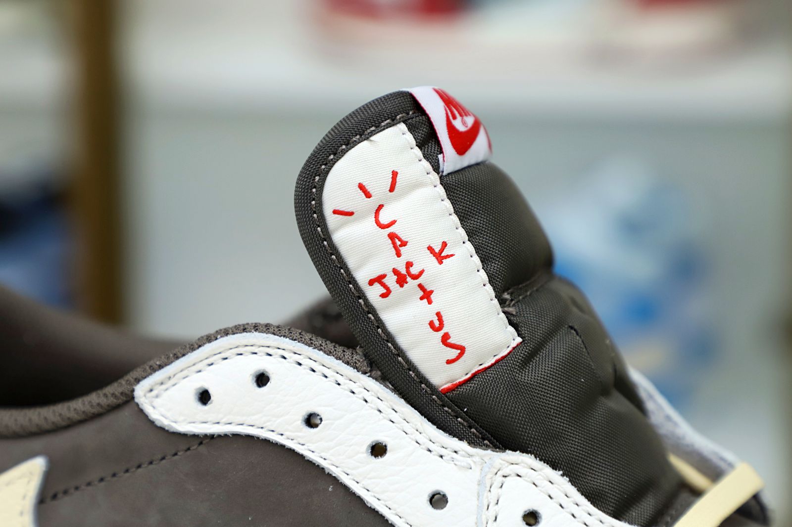 TRAVIS SCOTT X AIR JORDAN 1 LOW OG REVERSE MOCHA - finekick.vip
