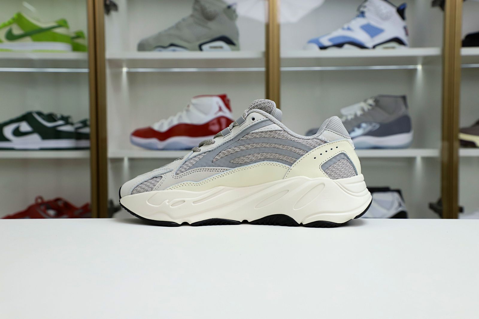 YEEZY BOOST 700 V2 'CREAM' - finekick.vip