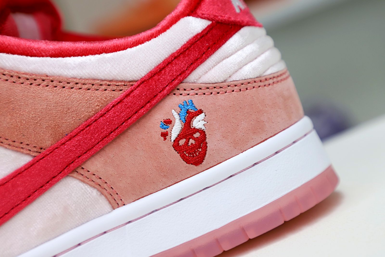 STRANGELOVE X DUNK LOW SB 'VALENTINE'S DAY' - finekick.vip