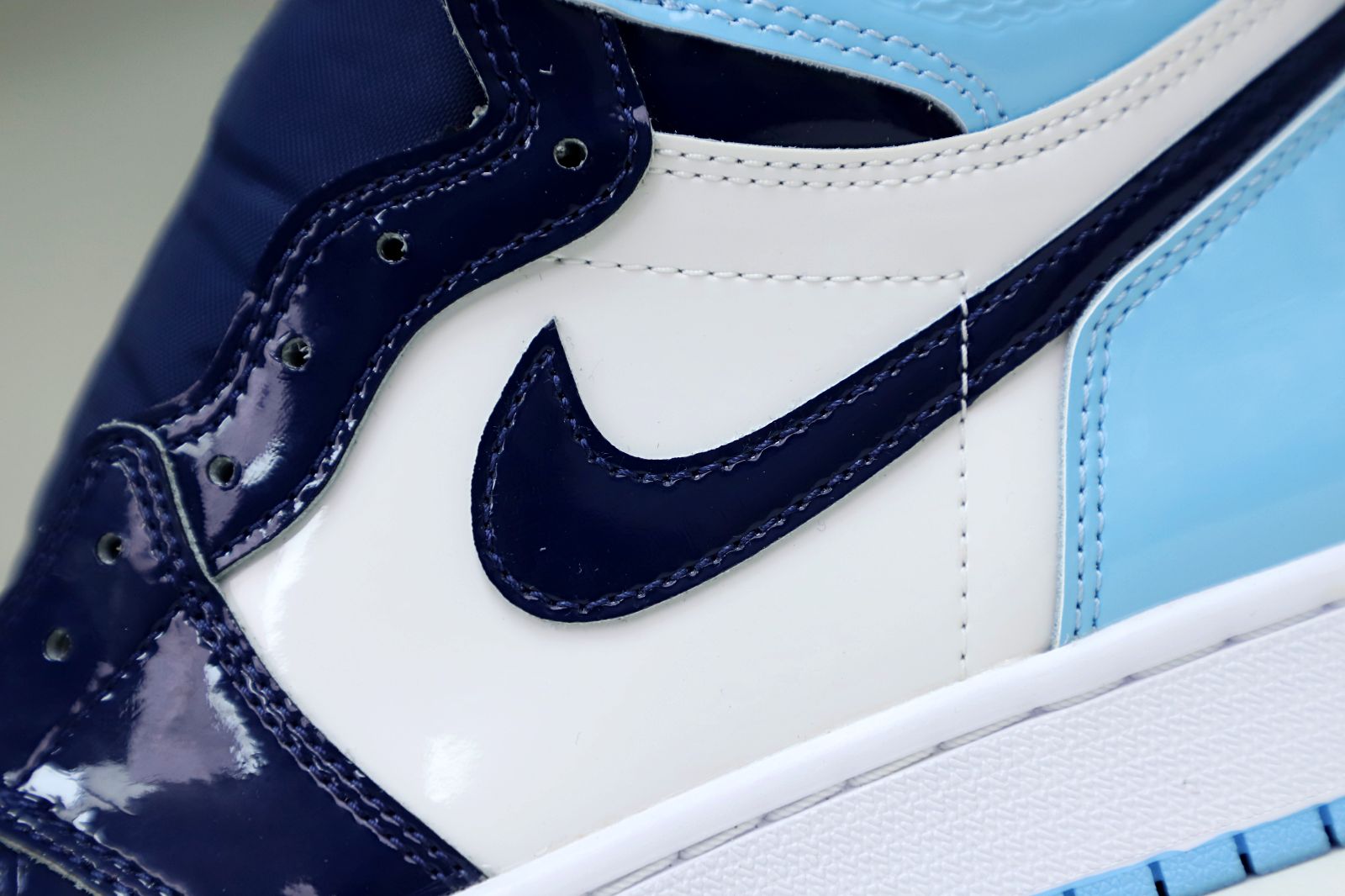 WMNS AIR JORDAN 1 RETRO HIGH OG 'BLUE CHILL' - finekick.vip