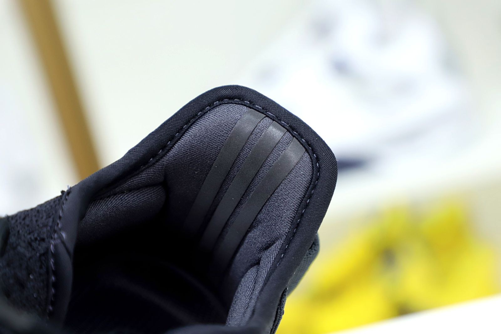 YEEZY BOOST 350 V2 ONYX - finekick.vip