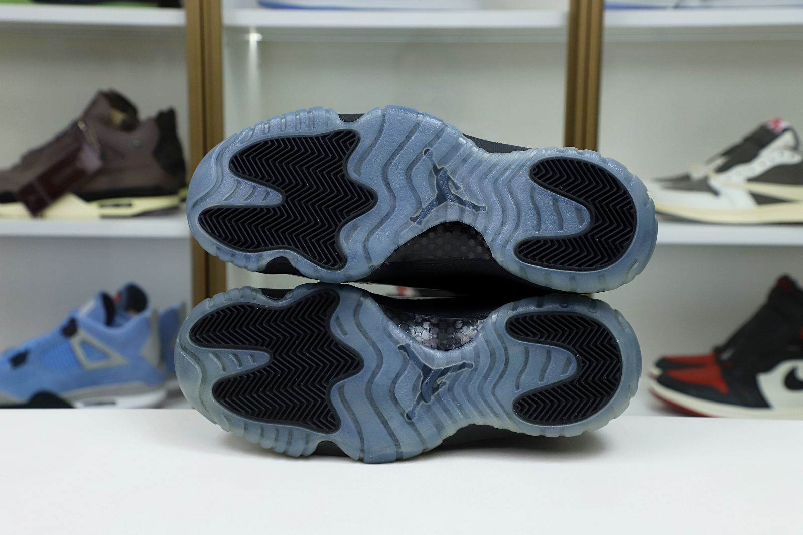 AIR JORDAN 11 RETRO 'CAP AND GOWN' - finekick.vip