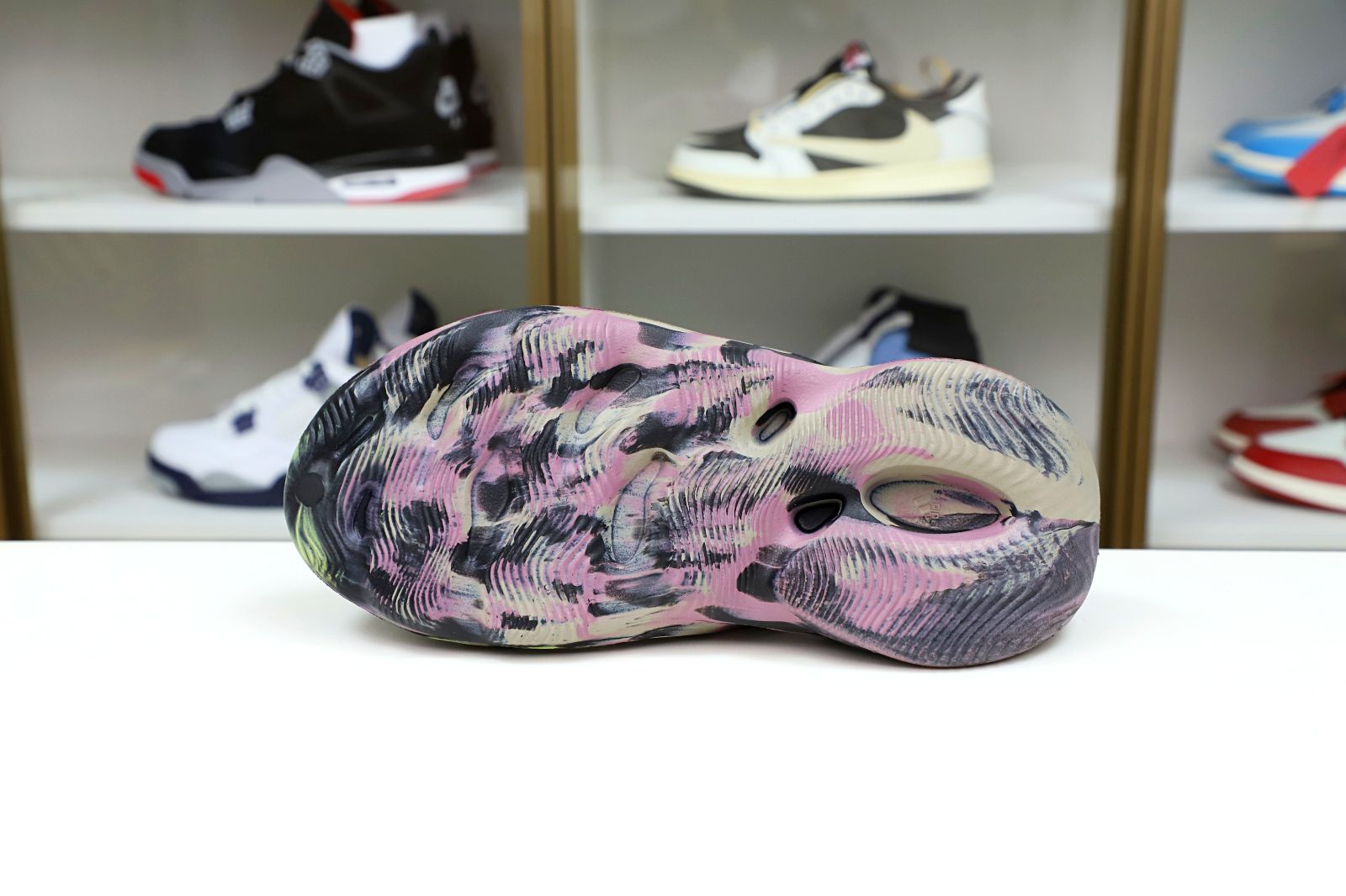 YEEZY FOAM RUNNER “MX CARBON” 2022 (IG9562) - finekick.vip