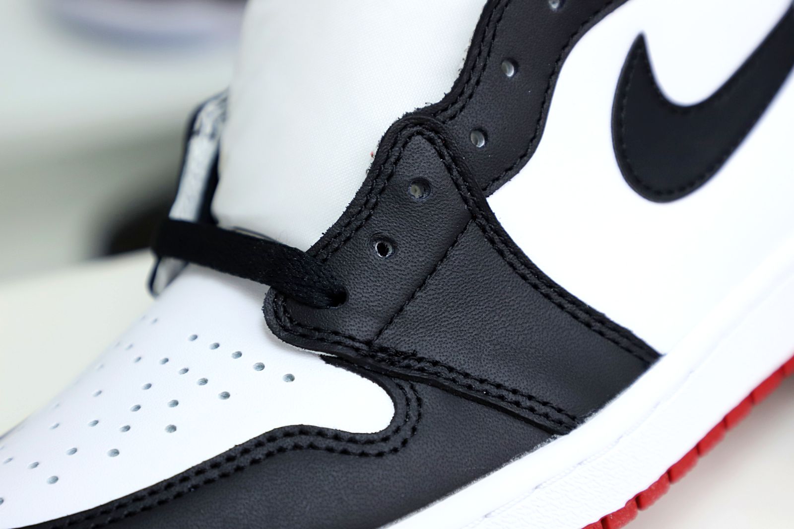 Air Jordan 1 Retro Black Toe (2016) - finekick.vip
