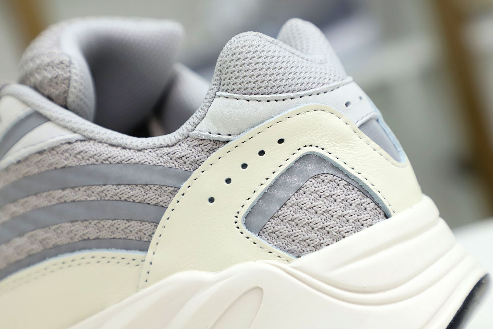 YEEZY BOOST 700 V2 'CREAM' - finekick.vip