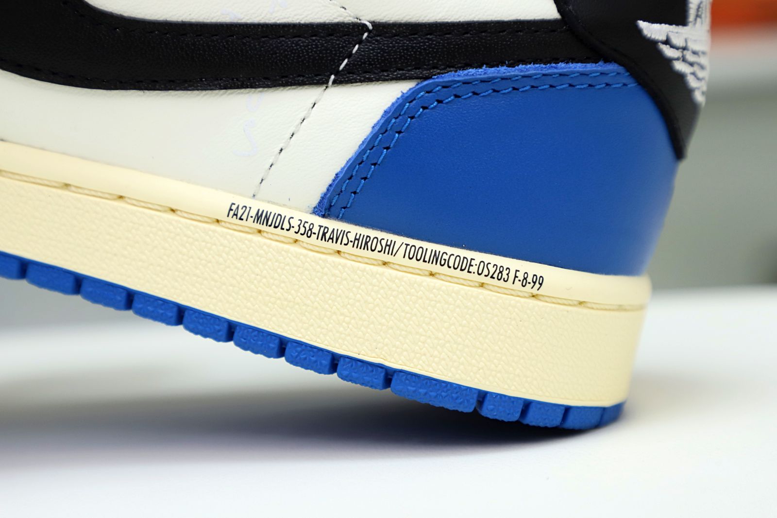 FRAGMENT DESIGN X TRAVIS SCOTT X AIR JORDAN 1 LOW - finekick.vip