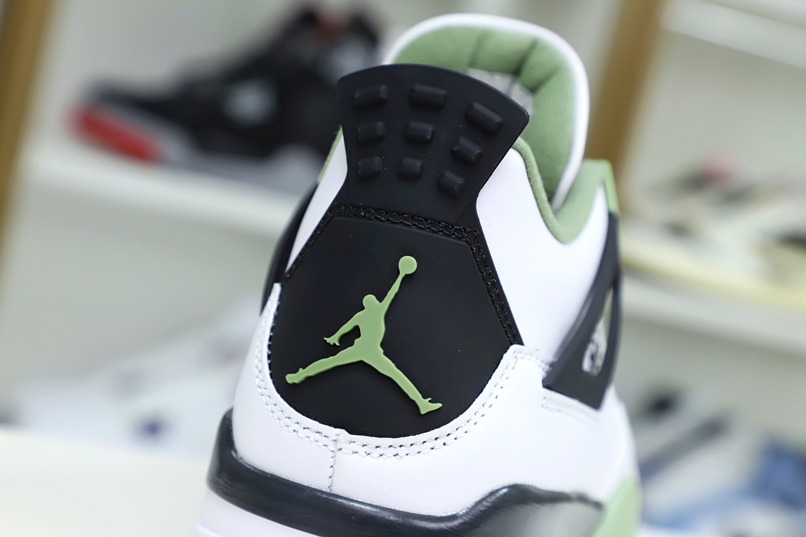 AIR JORDAN 4