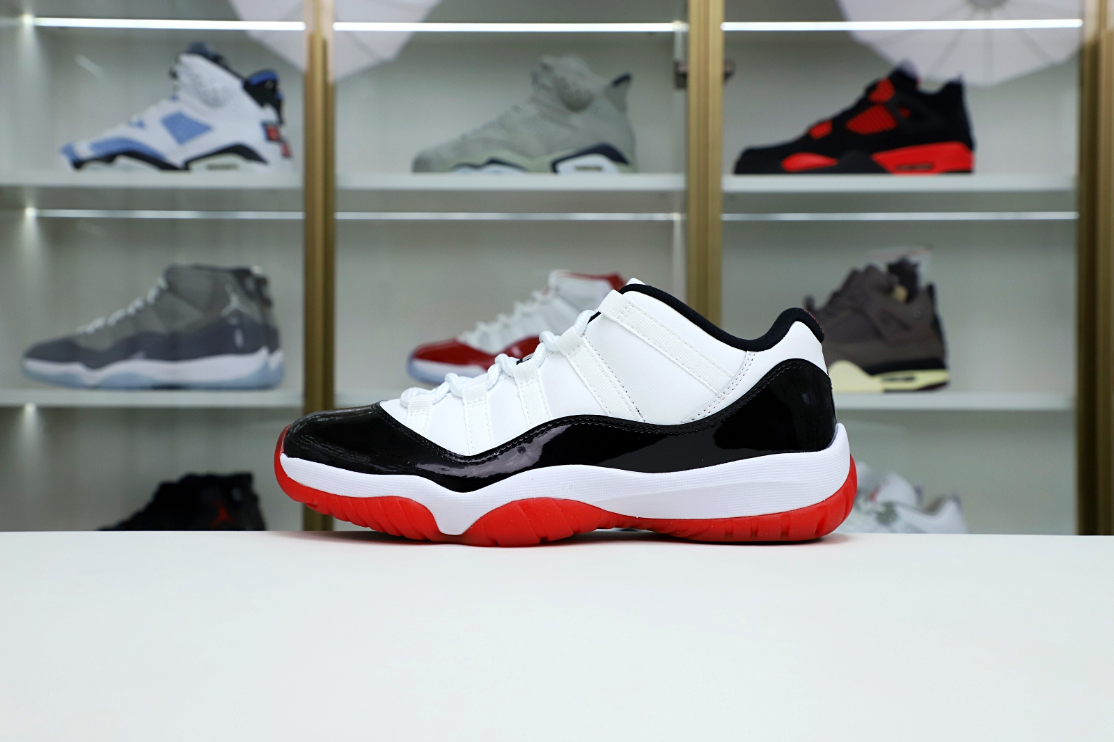 AIR JORDAN 11 LOW WHITE BRED - finekick.vip