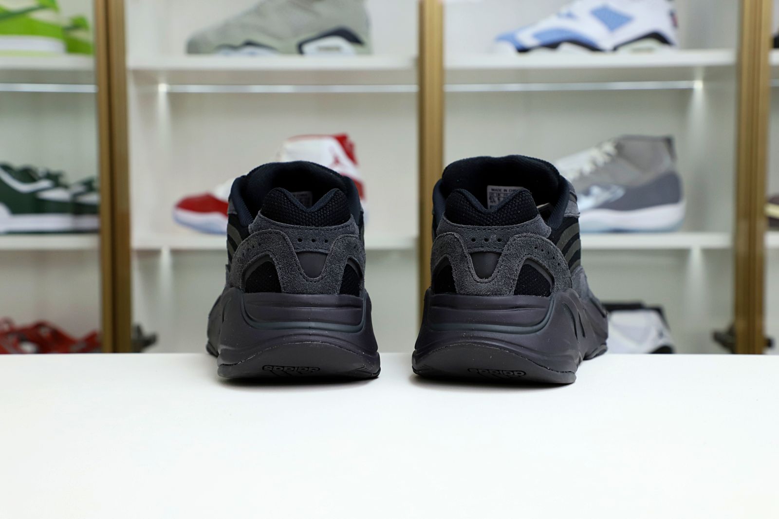Yeezy Boost 700 V2 Vanta 2019 - finekick.vip