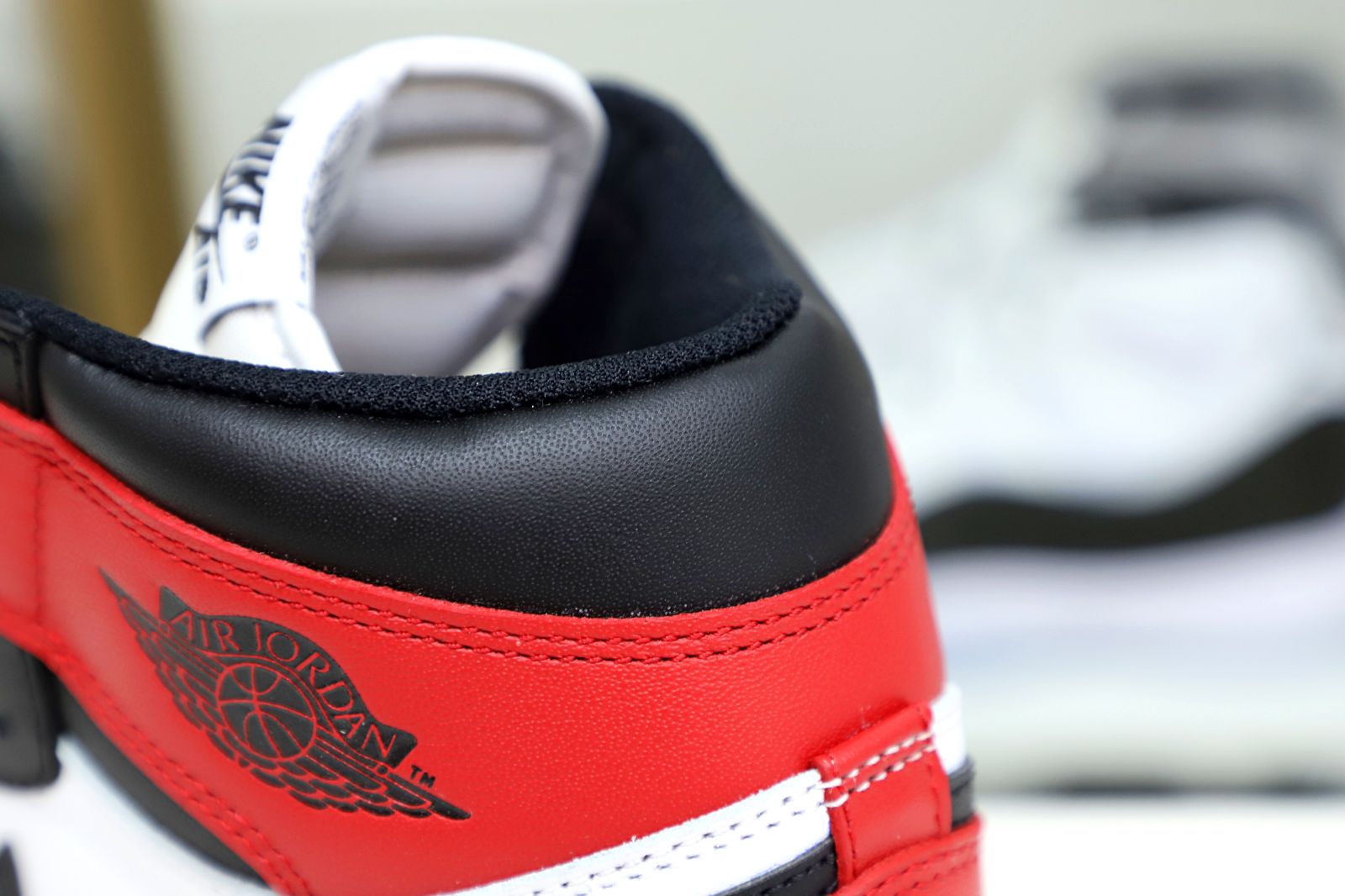 Air Jordan 1 Retro Black Toe (2016) - finekick.vip