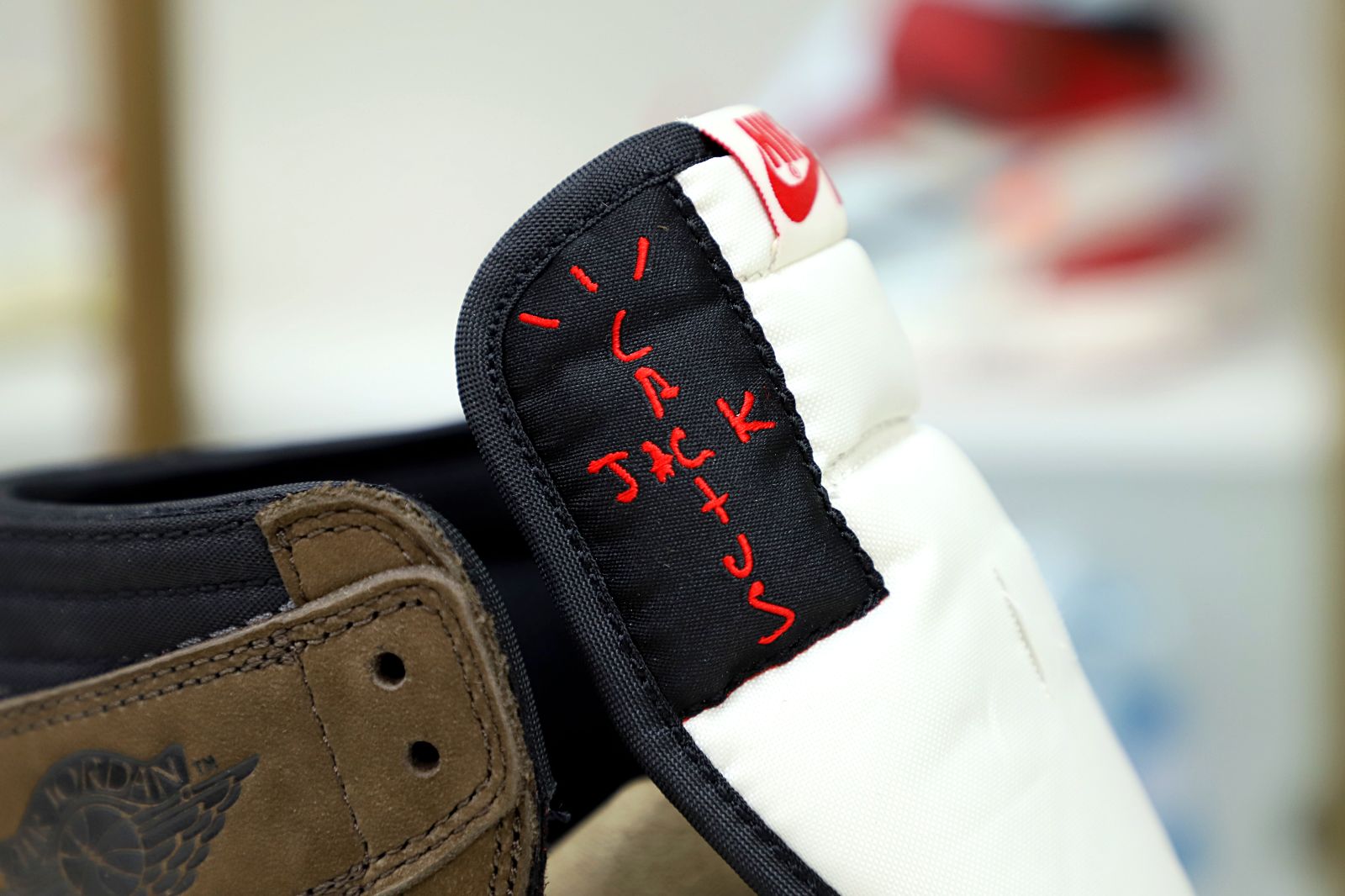 TRAVIS SCOTT X AIR JORDAN 1 RETRO HIGH OG 'MOCHA' - finekick.vip