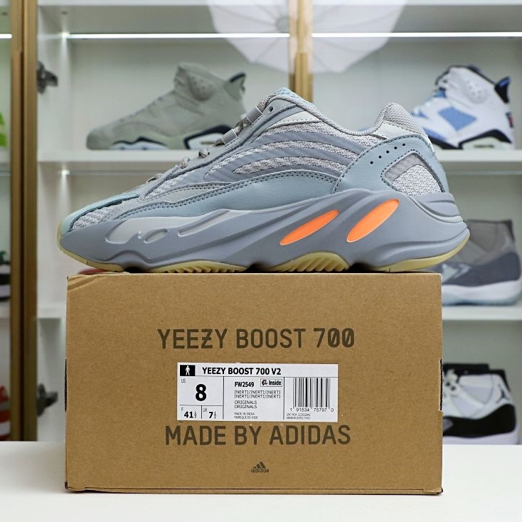 Yeezy boost 700 V2