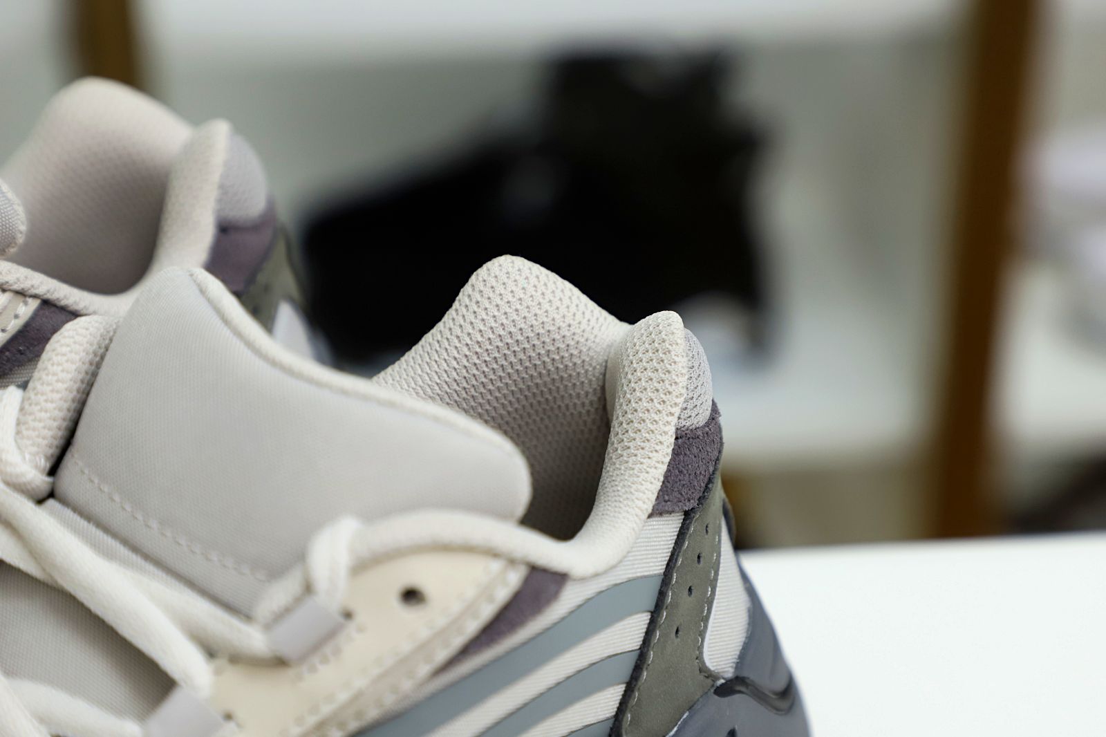 Yeezy boost 700 V2 Tephra - finekick.vip
