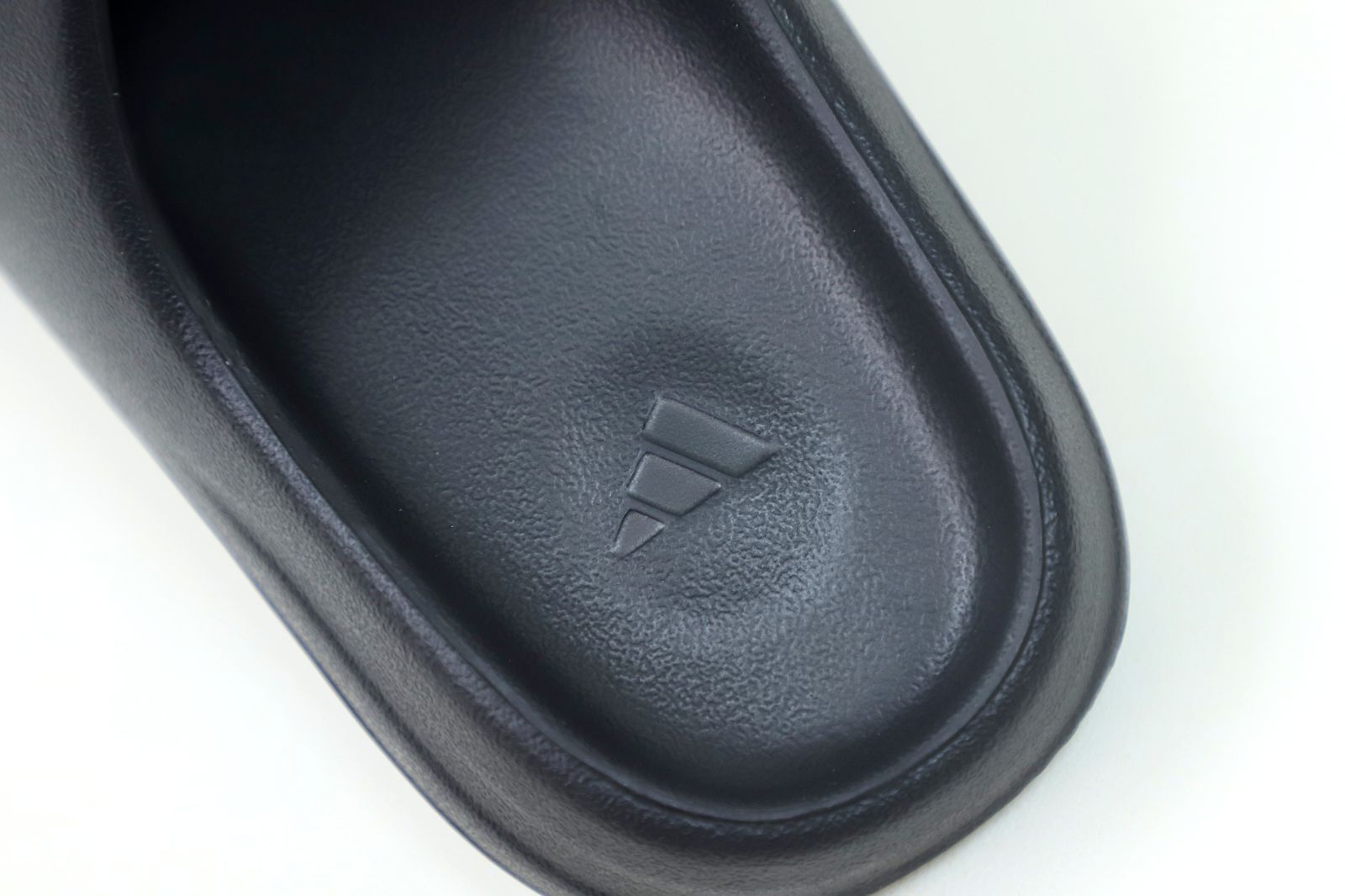 YEEZY SLIDE ONYX - finekick.vip