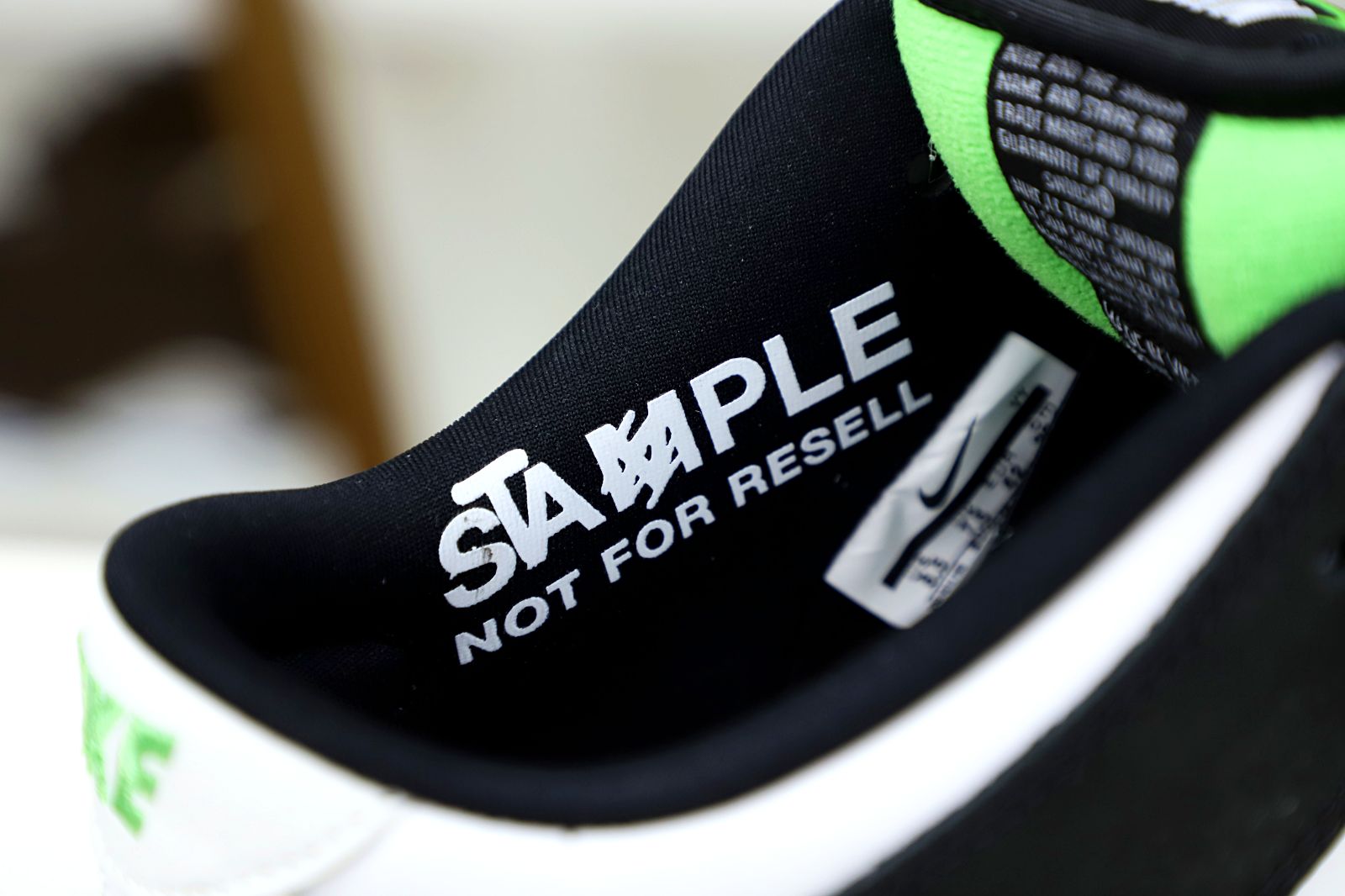 NIKE SB DUNK LOW STAPLE PANDA PIGEON (REGULAR BOX) - finekick.vip