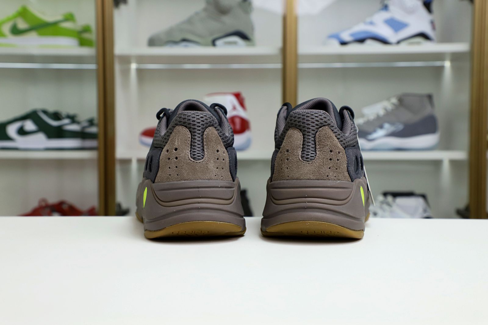 YEEZY BOOST 700 'MAUVE' - finekick.vip