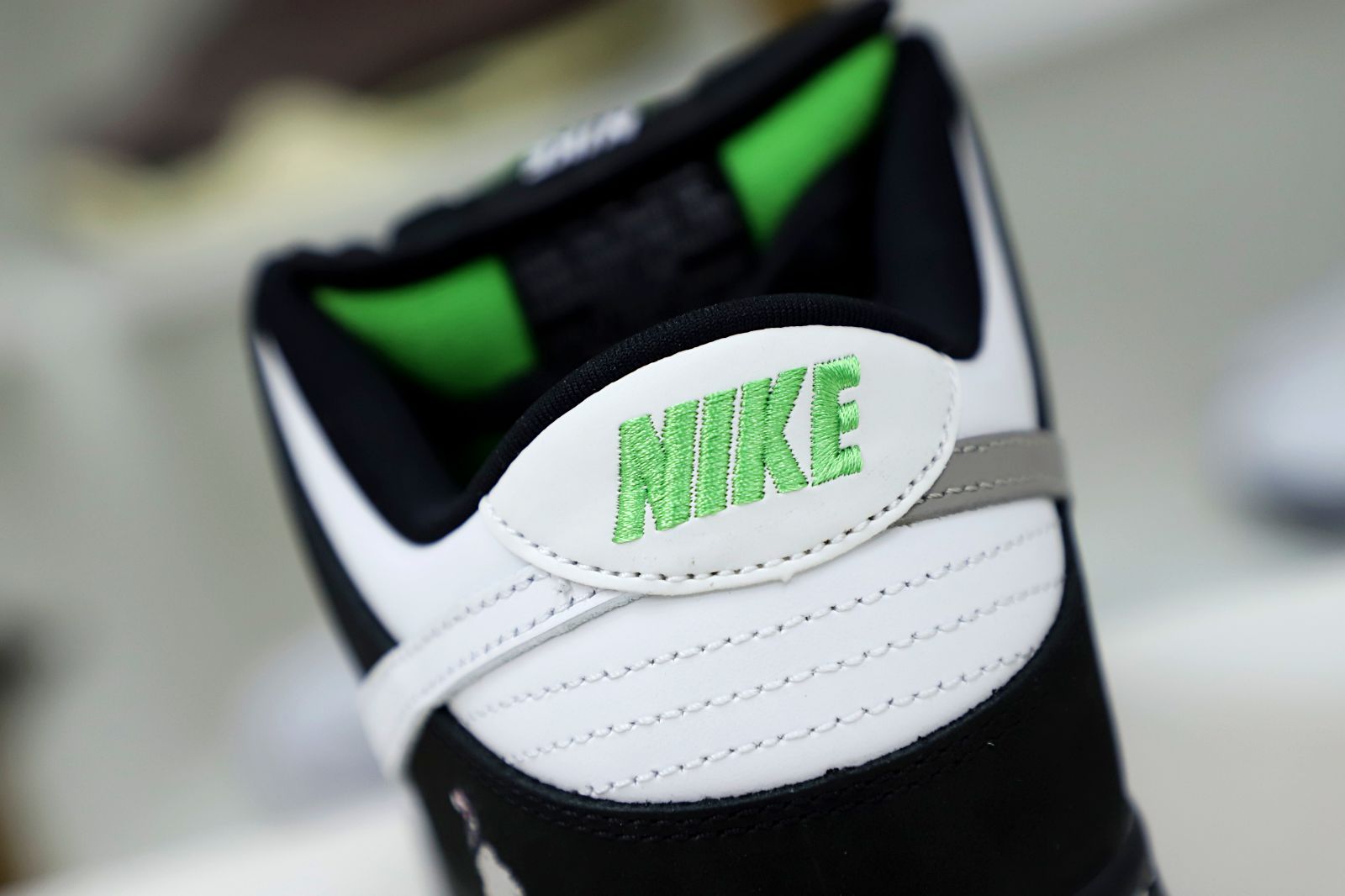 NIKE SB DUNK LOW STAPLE PANDA PIGEON (REGULAR BOX) - finekick.vip
