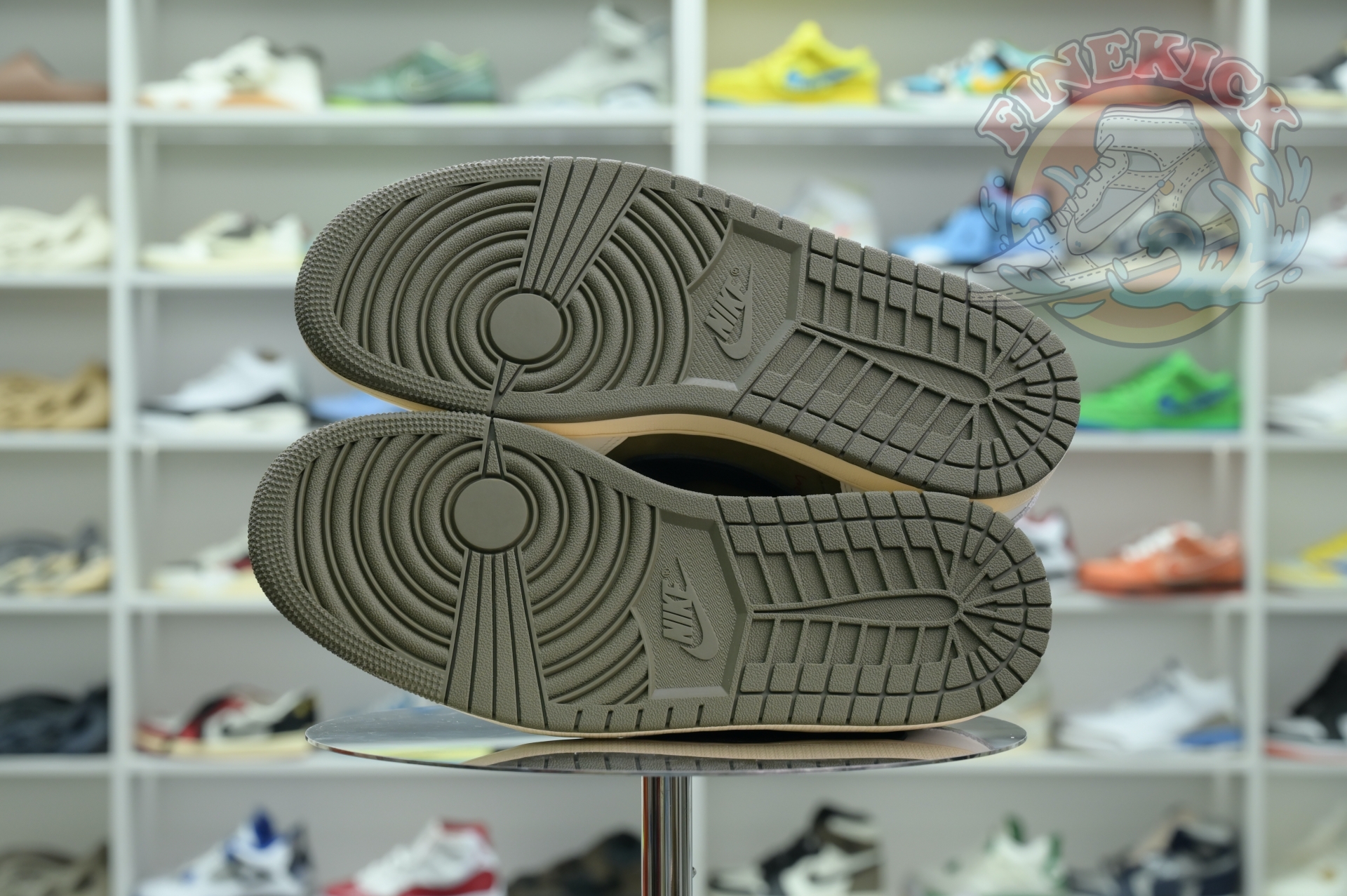 Travis Scott x Air Jordan 1 Low OG “Medium Olive” - finekick.vip