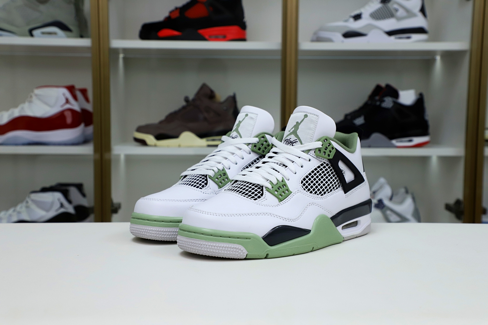 AIR JORDAN 4