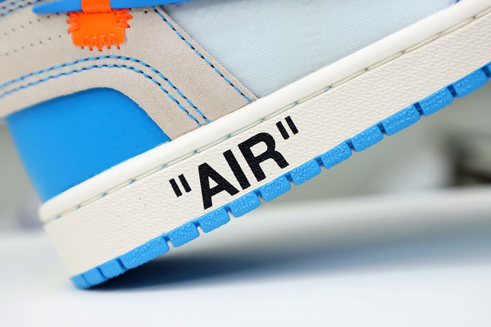 OFF-WHITE X AIR JORDAN 1 RETRO HIGH OG 'UNC' - finekick.vip
