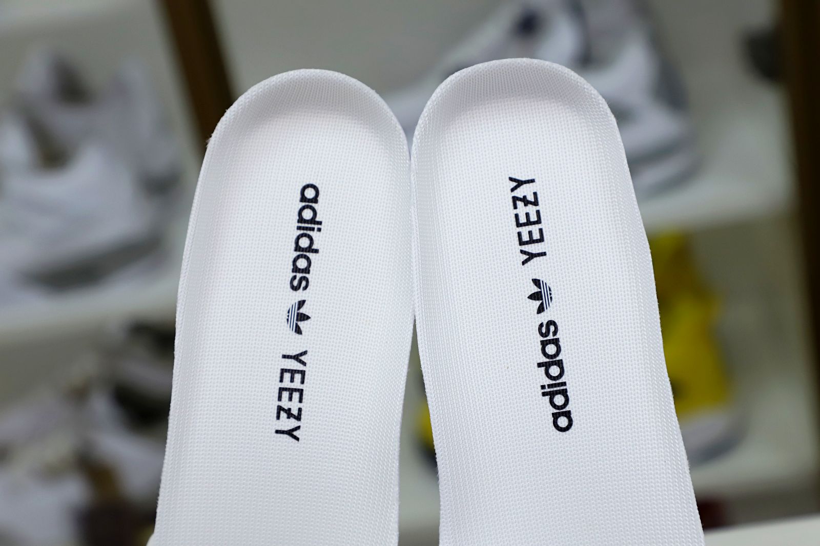 YEEZY BOOST 350 V2 'STATIC NON- - finekick.vip