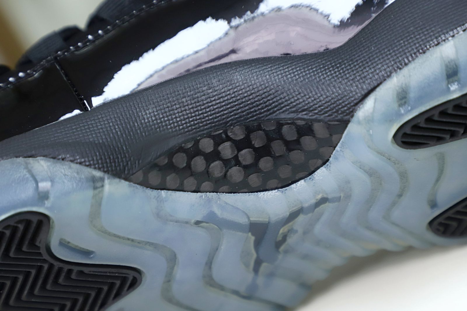 AIR JORDAN 11 RETRO 'CAP AND GOWN' - finekick.vip