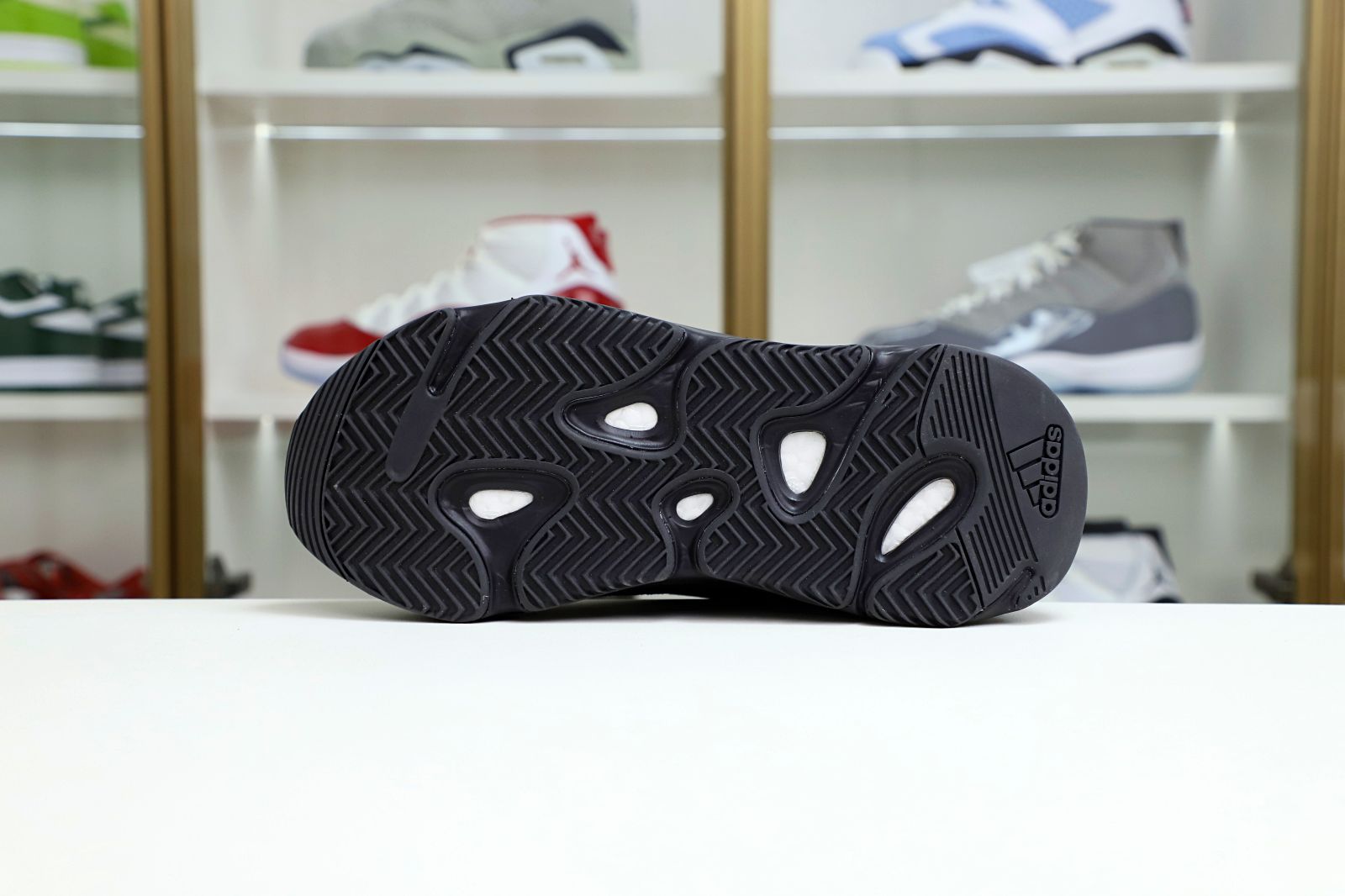 Yeezy Boost 700 V2 Vanta 2019 - finekick.vip