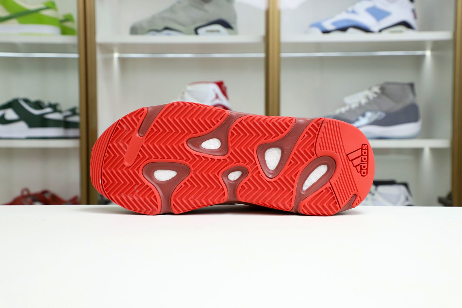 YEEZY BOOST 700 HI-RES RED HQ6979 - finekick.vip