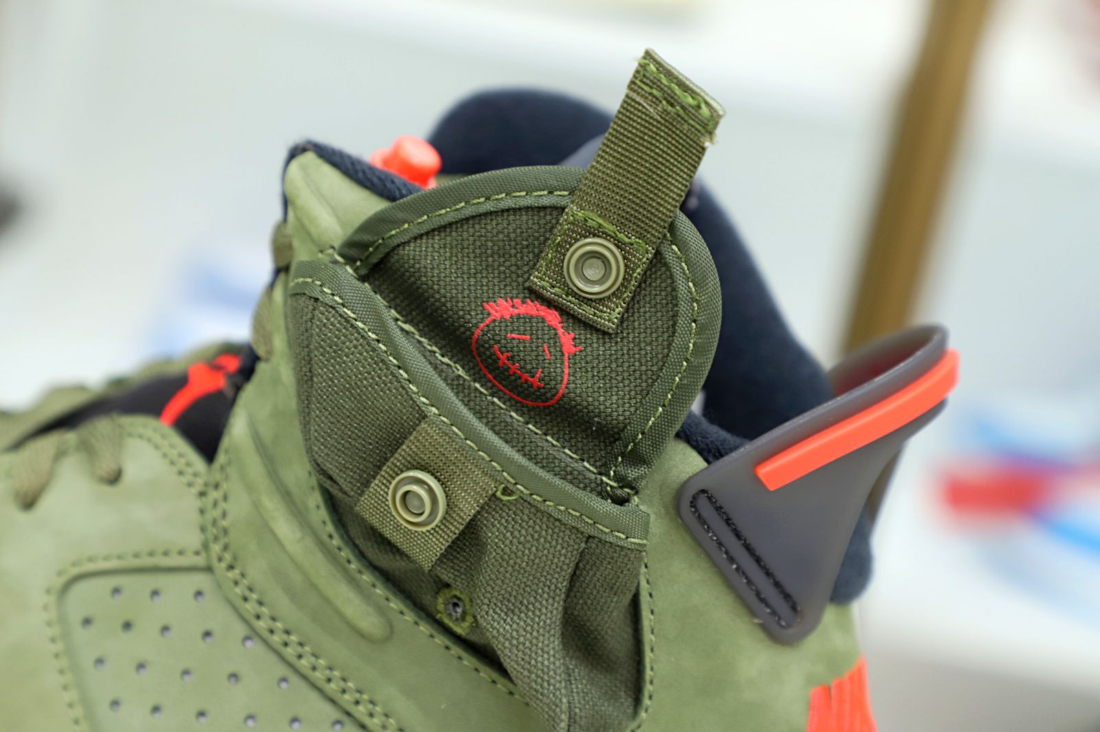 TRAVIS SCOTT X AIR JORDAN 6 RETRO 'OLIVE' - finekick.vip
