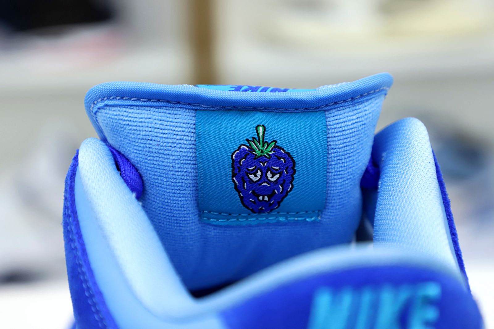 NIKE SB DUNK LOW BLUE RASPBERRY - finekick.vip